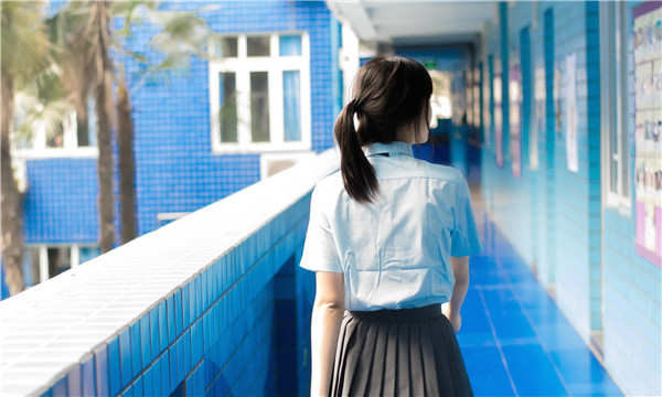 东兰如何找到一个可以帮助我生孩子的女人？